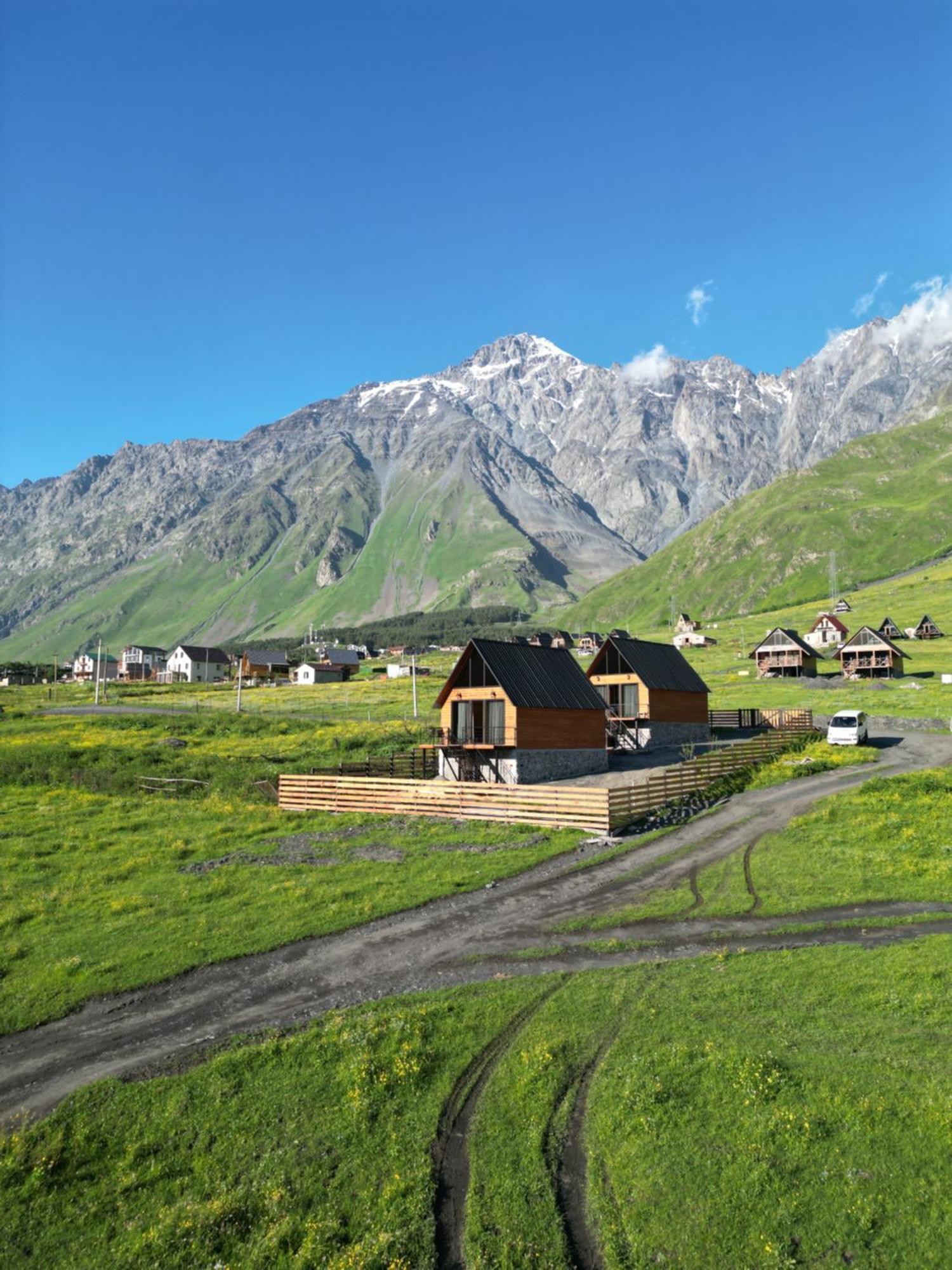 Traveler'S Cottages In Kazbegi Luaran gambar